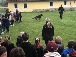 beseda s policii trochu jinak a k tomu navic prace policejnich psovodu 15